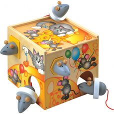 Мышки кушают сыр