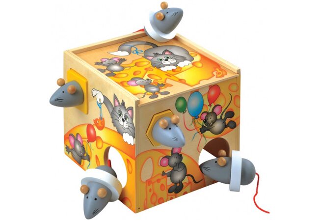 Мышки кушают сыр