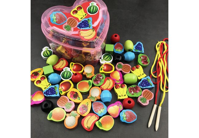 Фрукты в чемодане