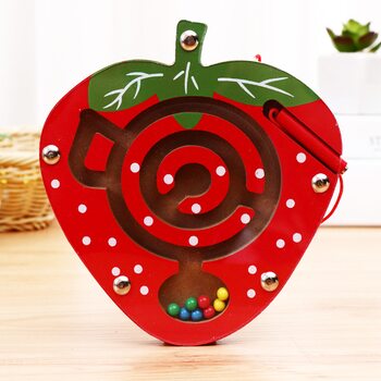 Магнитный мини-лабиринт «Клубничка»